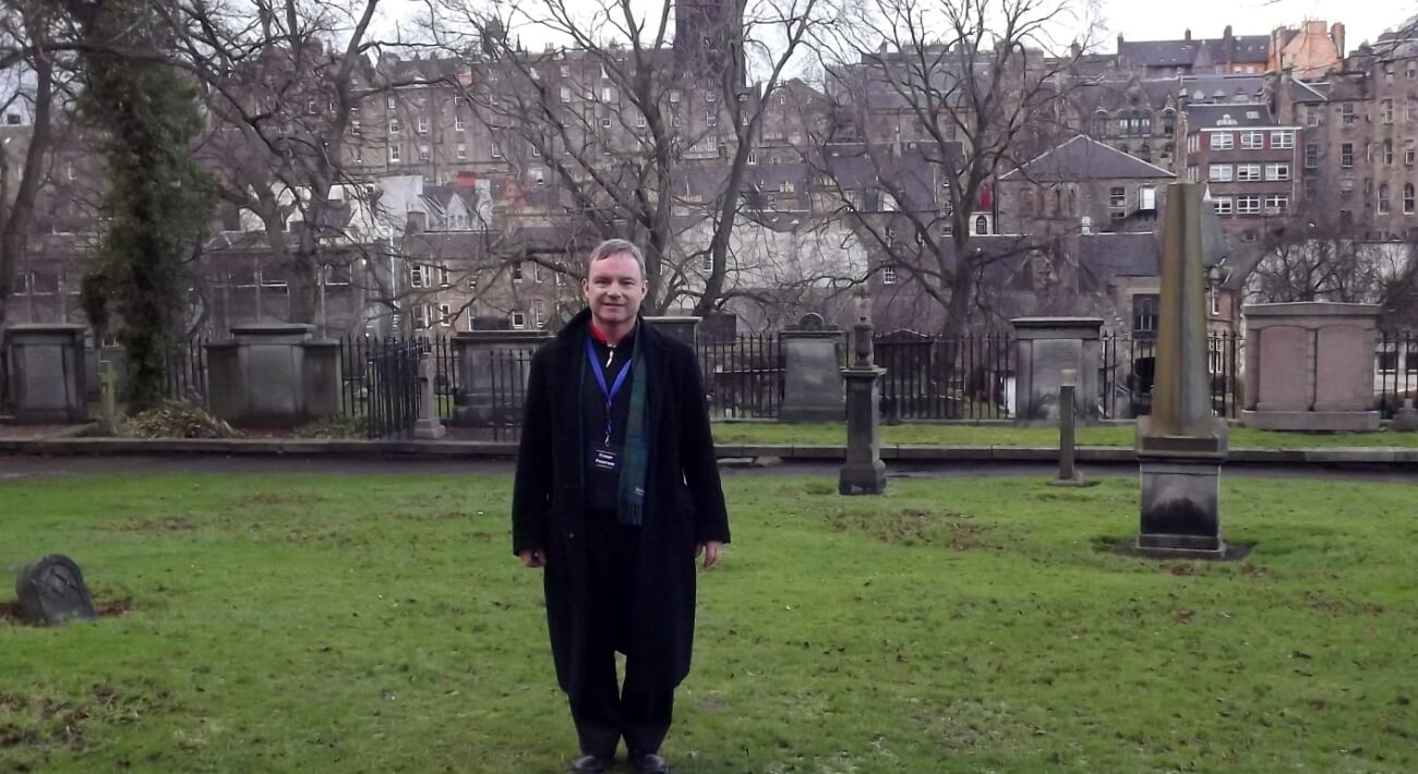 fraser pattinson tour guide in edinburgh standing